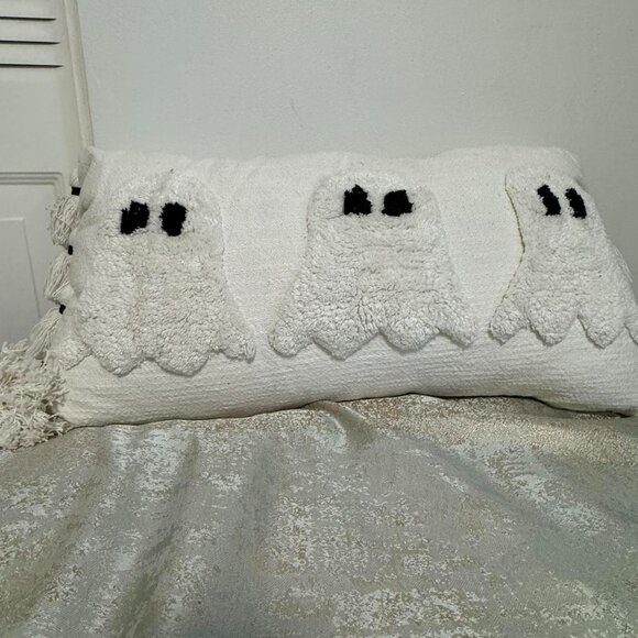 NWT VIRAL Sweet Street Ghost Trio Pillow - Picture 2 of 5